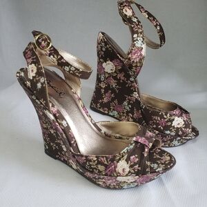 Brown floral strap wedges nwot